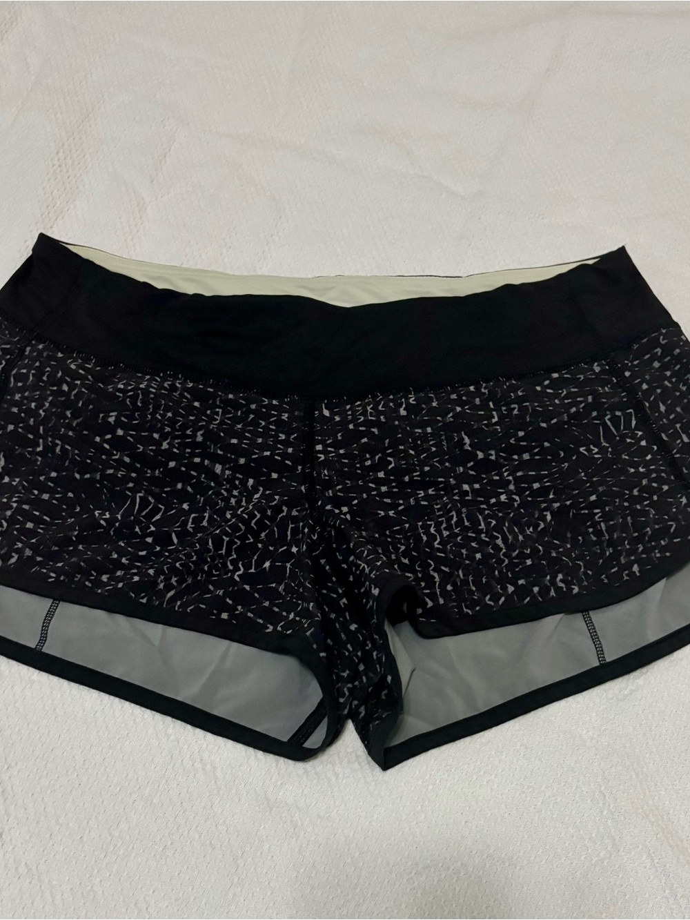 Lululemon Women's Black Patterned Speed Shorts